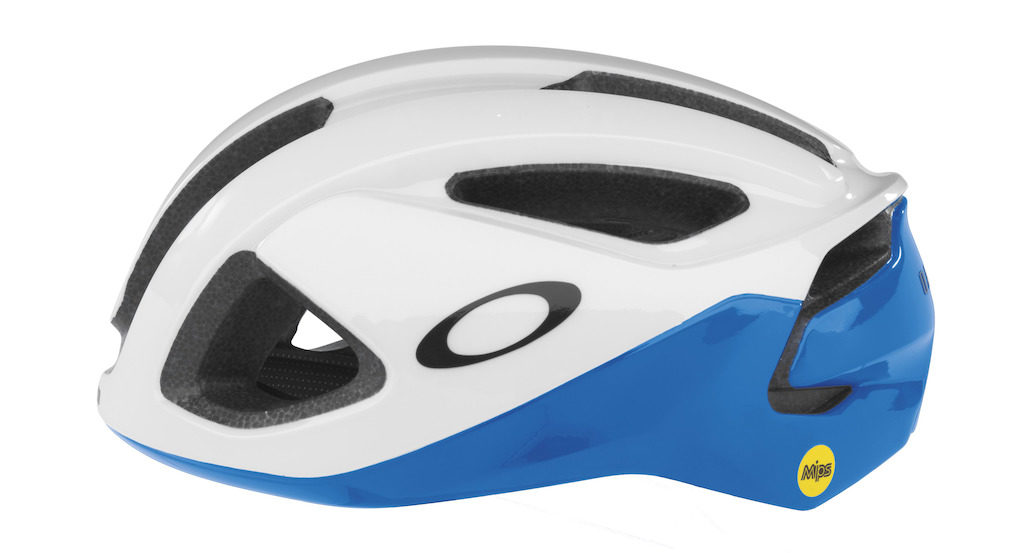 Oakley AR03 Cycling Helmet AtomicBlue