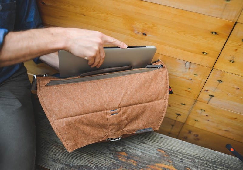 Peak Design Everyday Messenger Computer Compartment