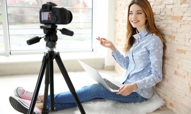 VLOGGERS EQUIPMENT CHECKLIST | BEST Vlogging Equipment 2019 | 2020