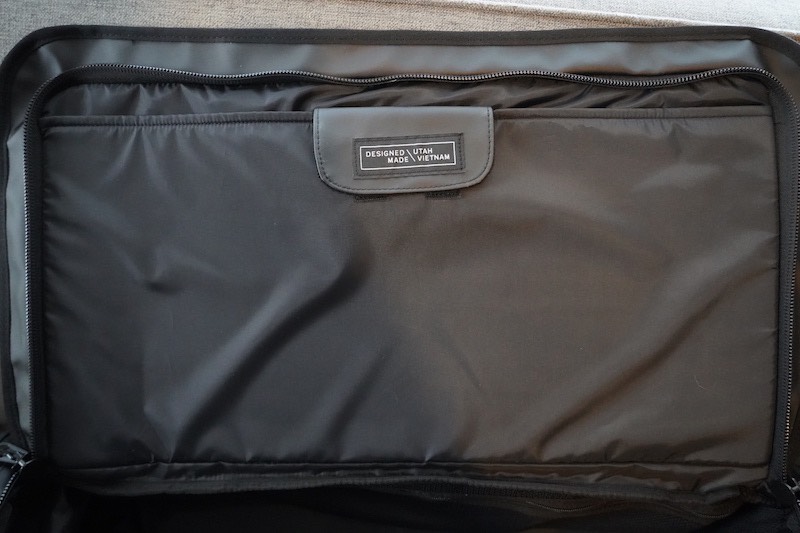 WANDRD HEXAD CARRYALL DUFFEL REVIEW 15 inch computer pouch
