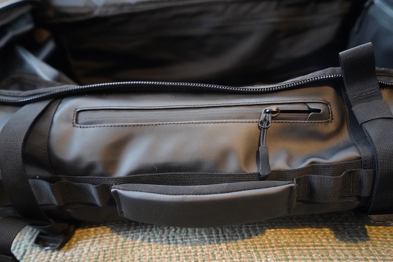 WANDRD HEXAD CARRYALL DUFFEL REVIEW side pocket